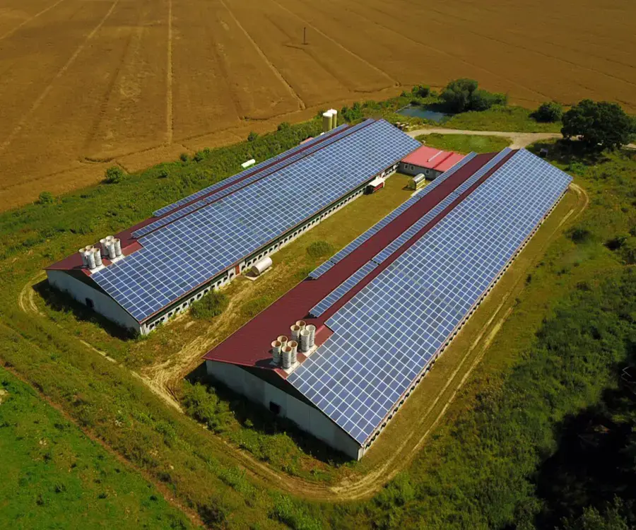 Dachfläche Stall mit PV-Anlage